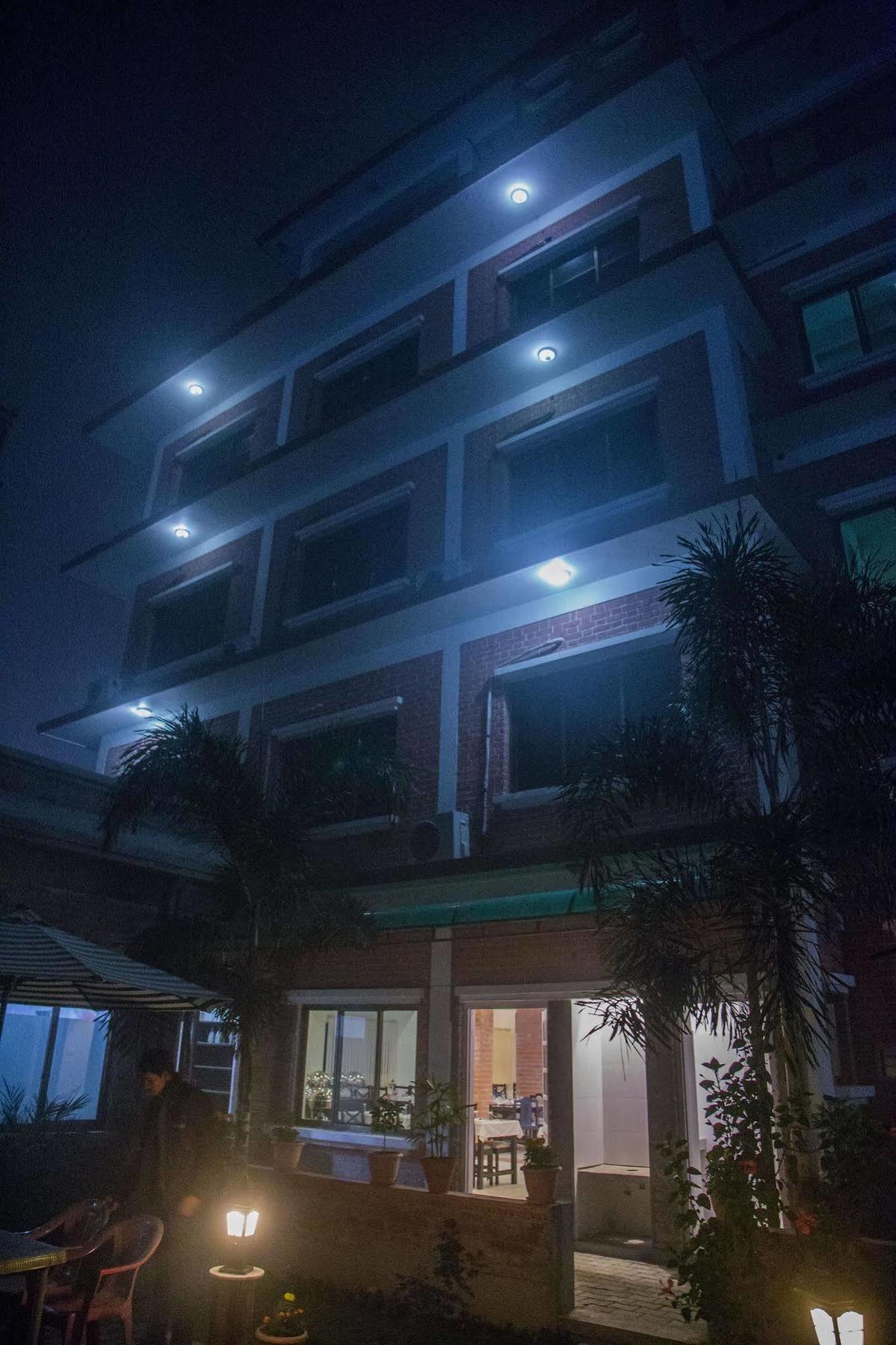 Hotel Ananda Inn Rummindei Buitenkant foto